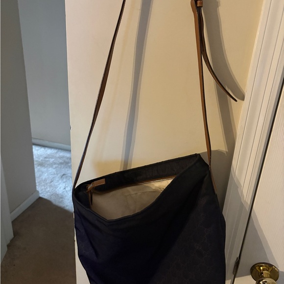 Gucci Navy nylon Messenger Bag with Brown Leather Strap - Picture 2 of 16